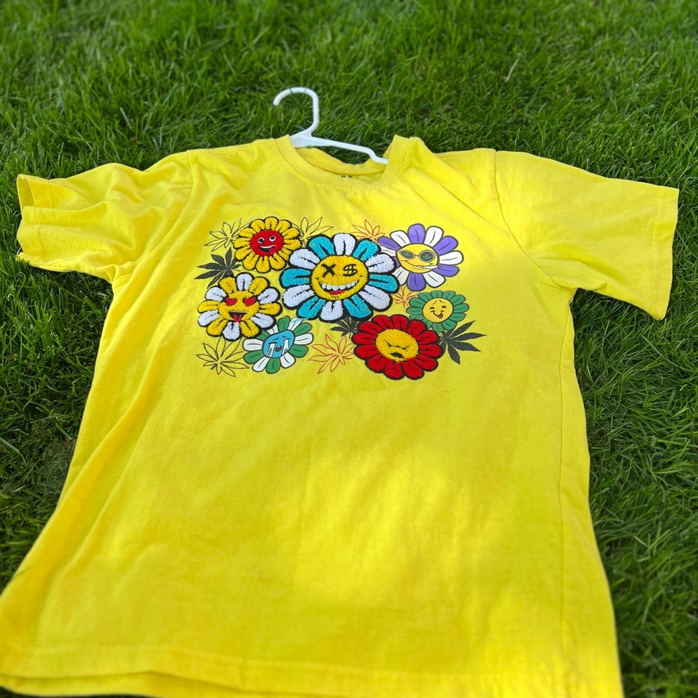 Spark-Bright-Yellow-emoji-Floral-Stoner-tshirt-with-crochet-fluffy-flowers-